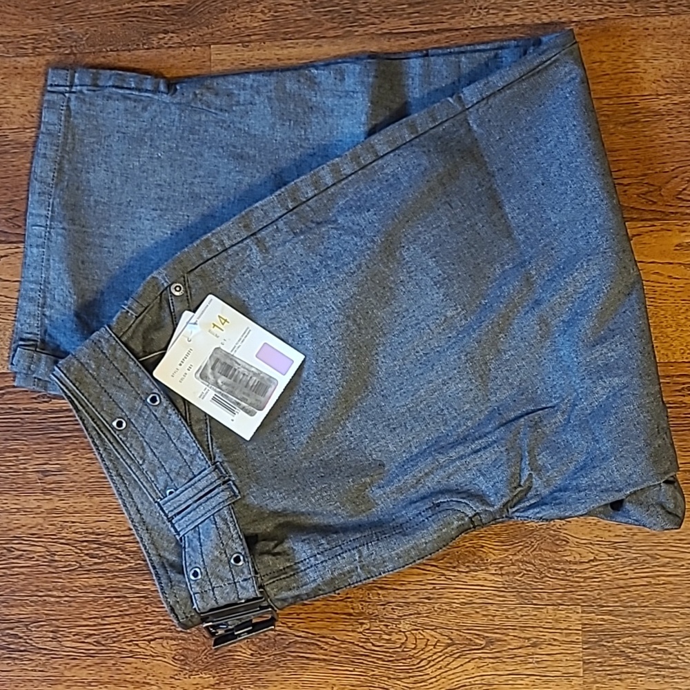 Liz Claiborne size 14P dark gray capri